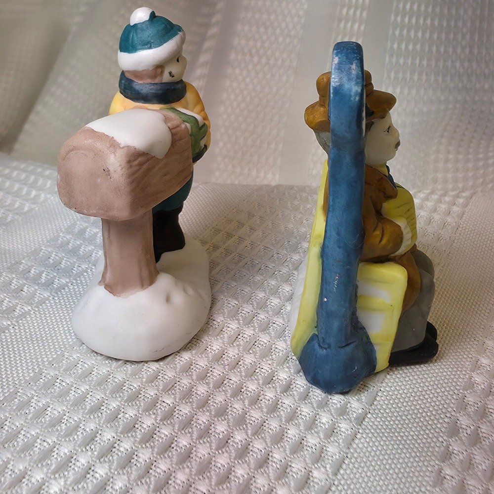 Christmas Figurines 2 Piece Set Winter Scene Mailbox Bus Stop Adorable Vintage - Picture 4 of 5